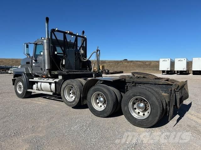 Mack CL713 Влекачи