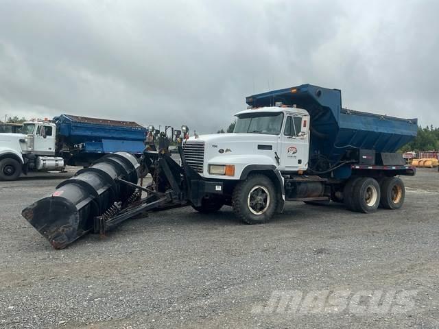 Mack CL713 Снегочистачки