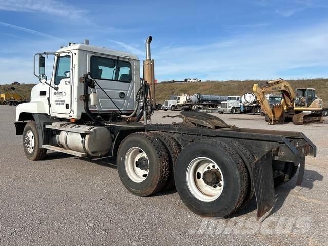 Mack CL733 Влекачи