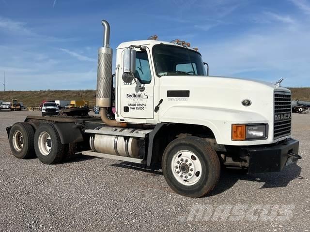 Mack CL733 Влекачи