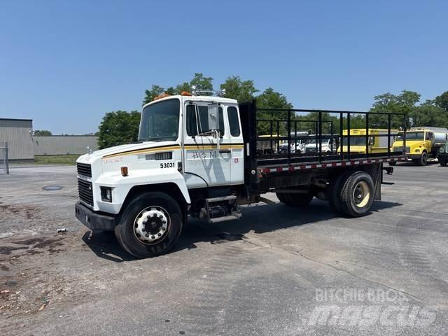 Mack CS300P Бордови