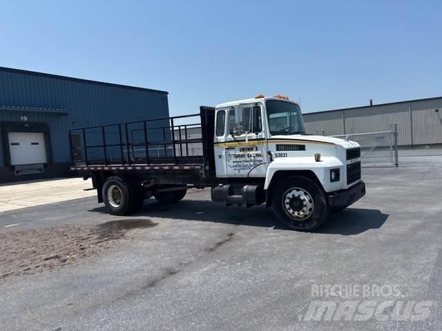 Mack CS300P Бордови