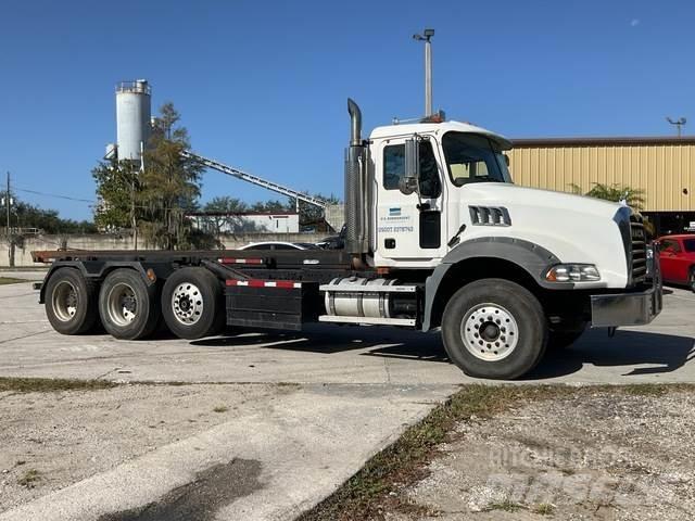 Mack CT713 Камиони със скипов подемник