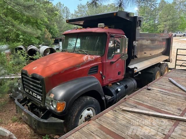 Mack CV700 Самосвал