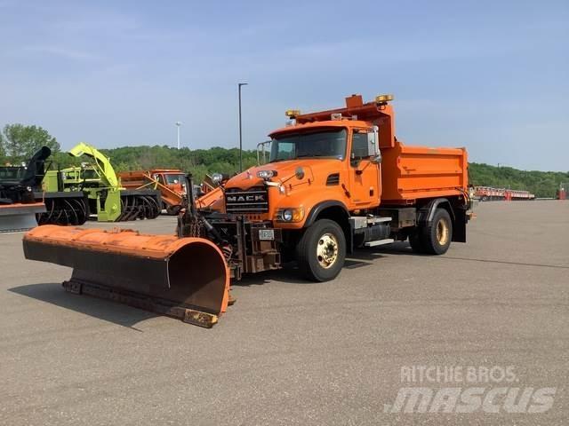 Mack CV700 Снегочистачки
