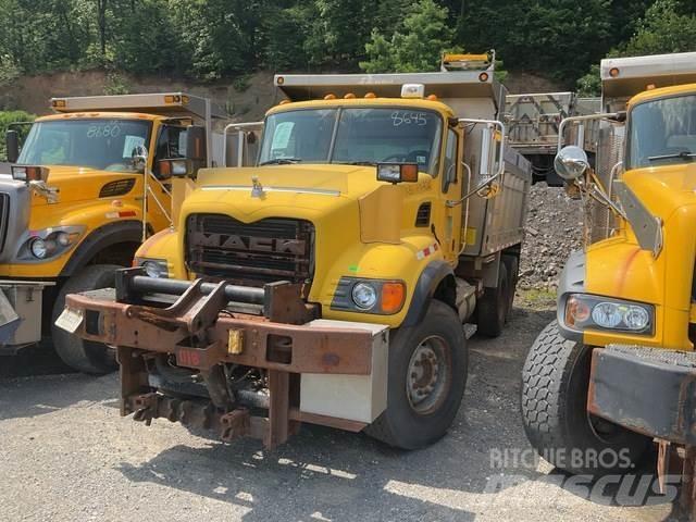 Mack CV700 Снегочистачки