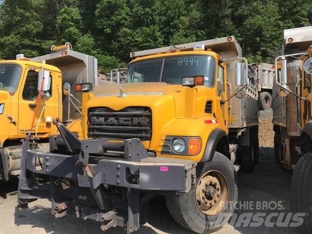Mack CV700 Снегочистачки
