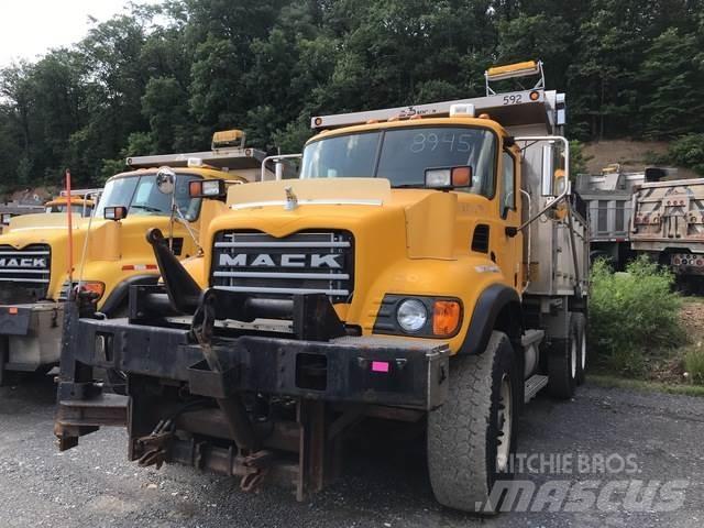 Mack CV700 Снегочистачки