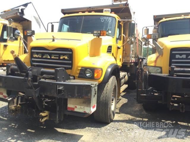Mack CV700 Снегочистачки