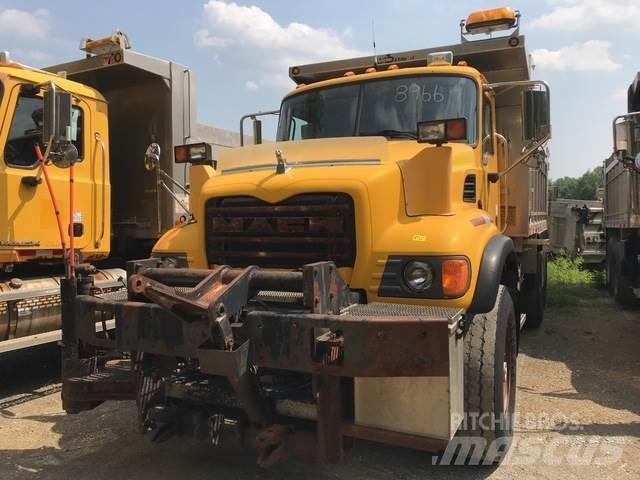 Mack CV700 Снегочистачки