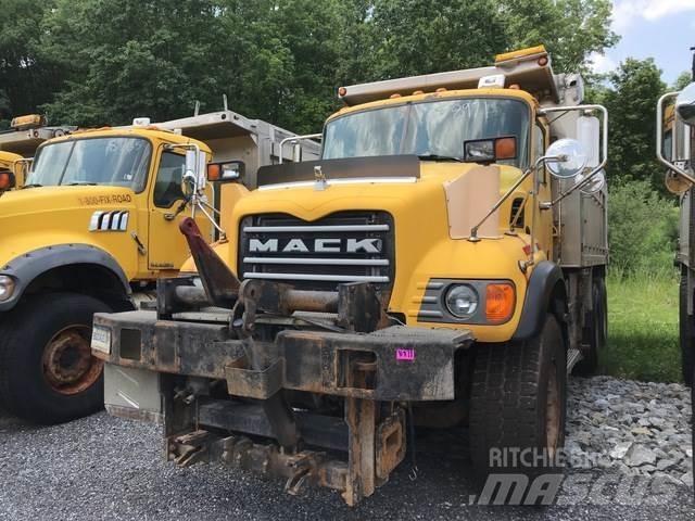 Mack CV700 Снегочистачки