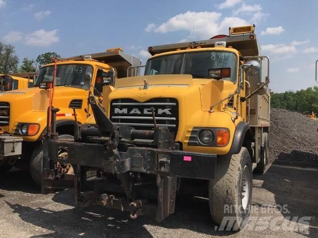 Mack CV700 Снегочистачки