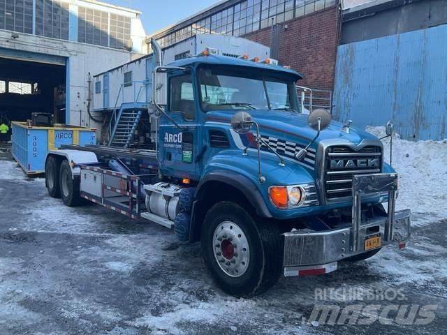 Mack CV713 Камиони със скипов подемник