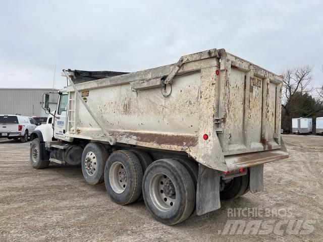 Mack CV713 Самосвал