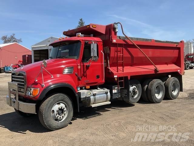 Mack CV713 Самосвал