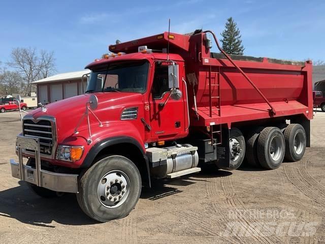 Mack CV713 Самосвал