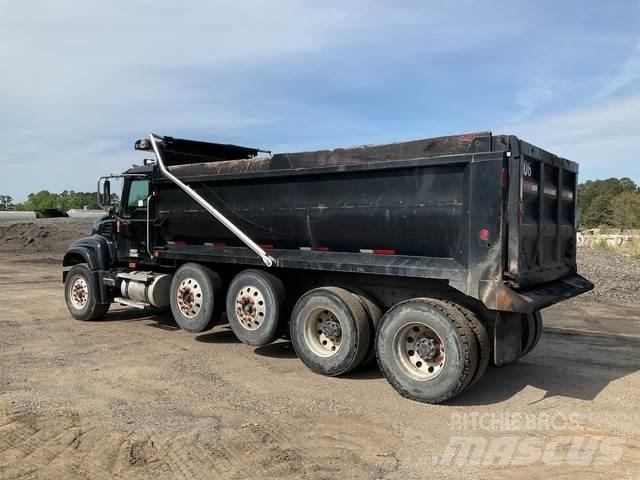 Mack CV713 Самосвал