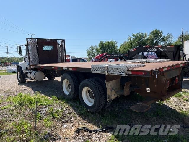 Mack CV713 Бордови