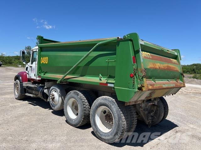 Mack CV713 Самосвал