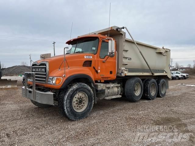 Mack CV713 Самосвал