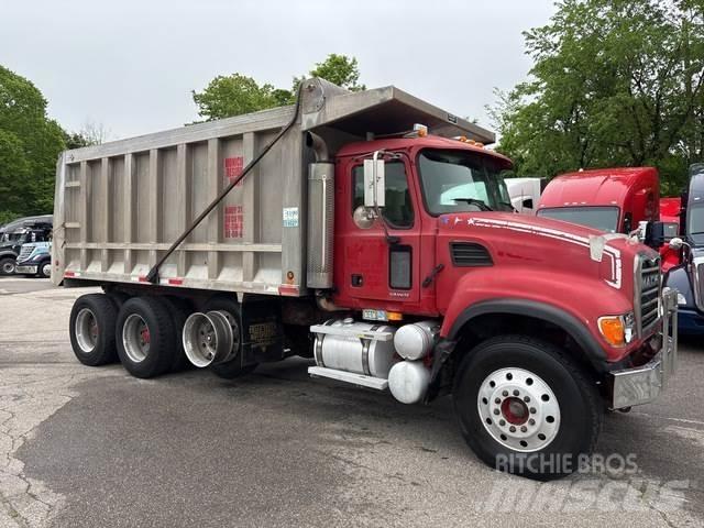 Mack CV713 Самосвал