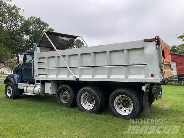Mack CV713 Самосвал