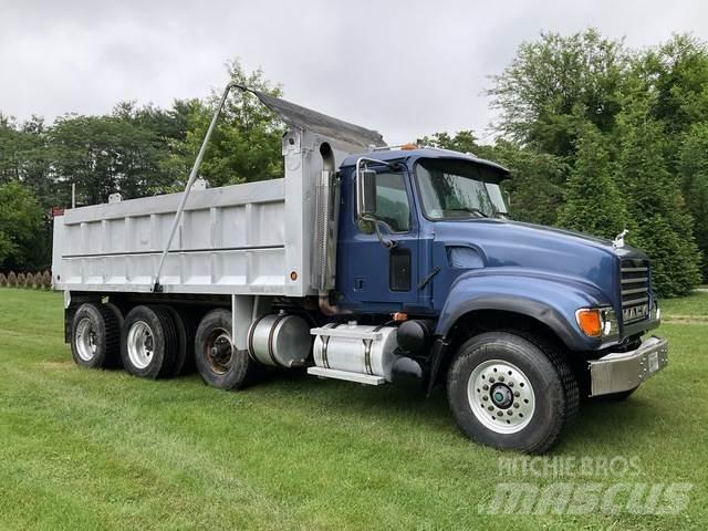 Mack CV713 Самосвал