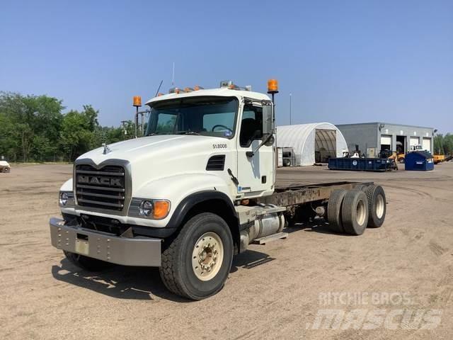 Mack CV713 Кабини