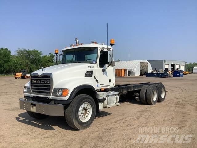 Mack CV713 Кабини