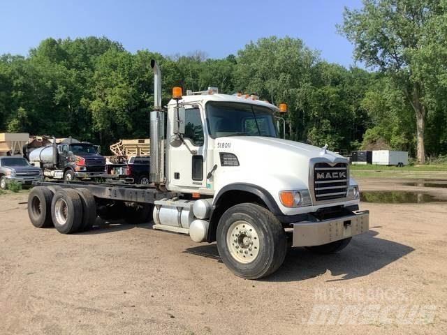 Mack CV713 Кабини