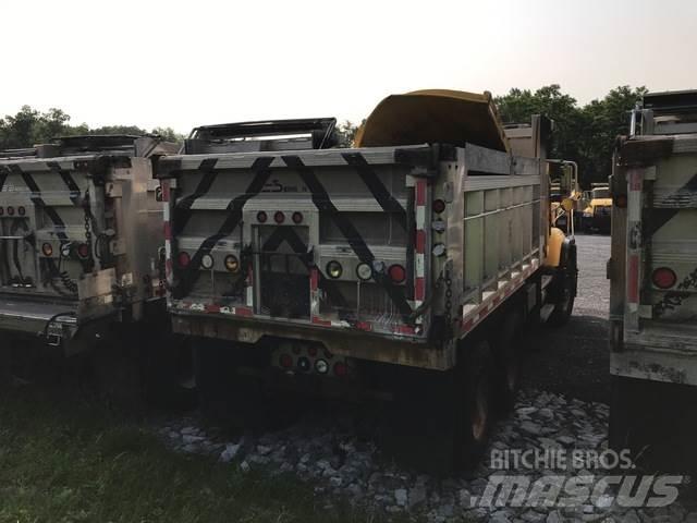 Mack CV713 Разстилачки на пясък и сол
