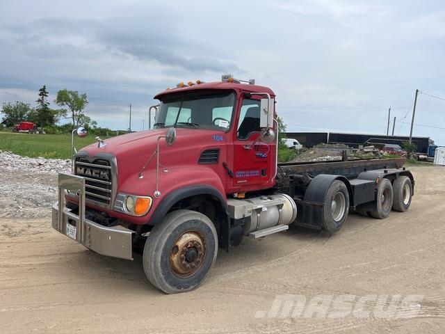 Mack CV713 Камиони със скипов подемник