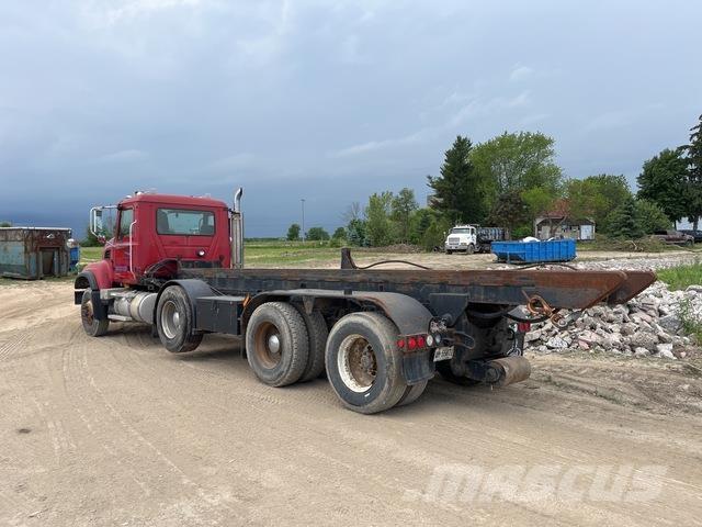 Mack CV713 Камиони със скипов подемник