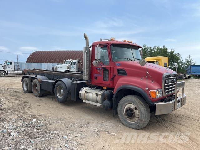 Mack CV713 Камиони със скипов подемник