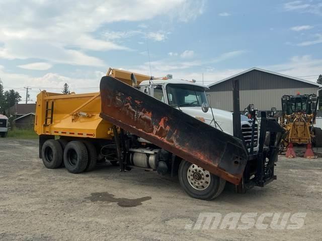 Mack CV713 Снегочистачки