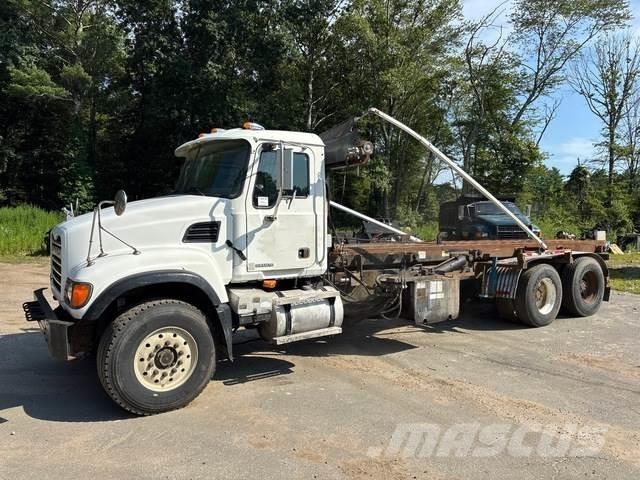 Mack CV713 Камиони със скипов подемник
