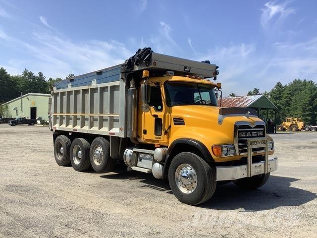 Mack CV713 Самосвал