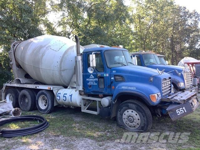 Mack CV713 Самосвал