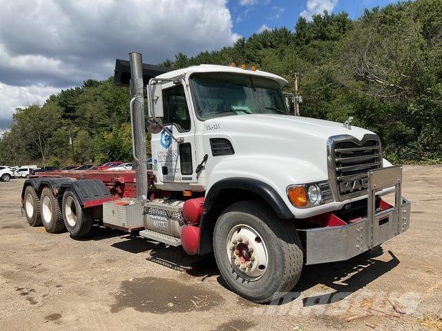 Mack CV713 Камиони със скипов подемник