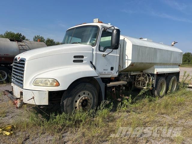 Mack CXN612 Цистерни за вода
