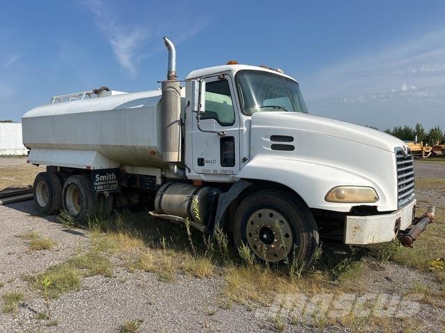 Mack CXN612 Цистерни за вода
