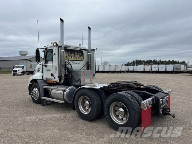 Mack CXN613 Влекачи