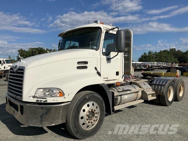 Mack CXN613 Влекачи