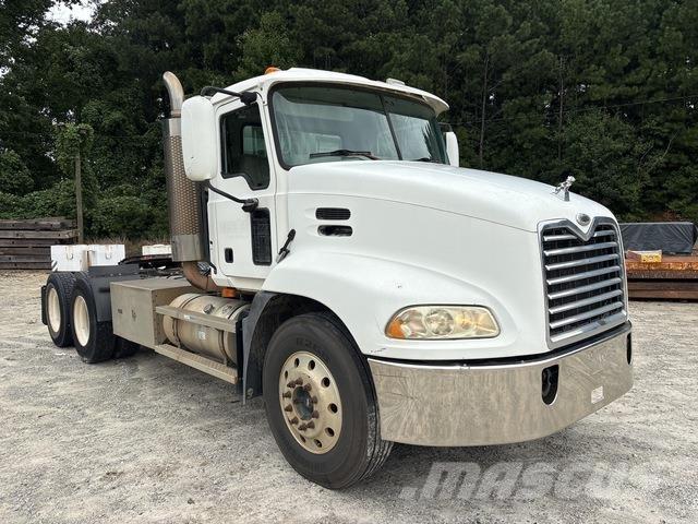 Mack CXN613 Влекачи