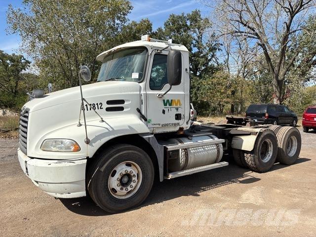 Mack CXN613 Влекачи