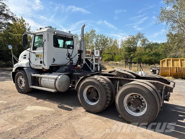 Mack CXN613 Влекачи