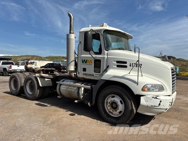 Mack CXN613 Влекачи