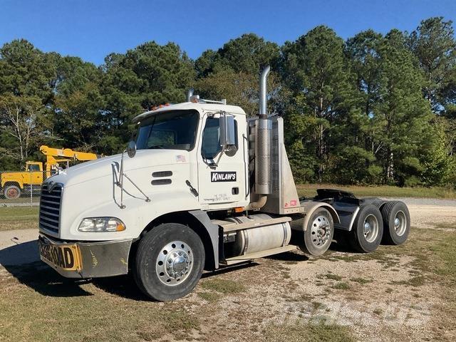 Mack CXN613 Влекачи