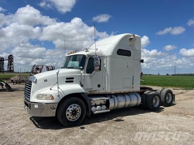 Mack CXU600 Влекачи