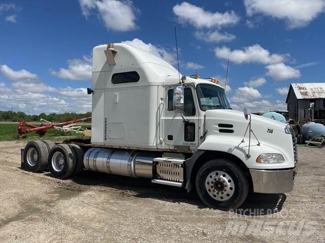 Mack CXU600 Влекачи